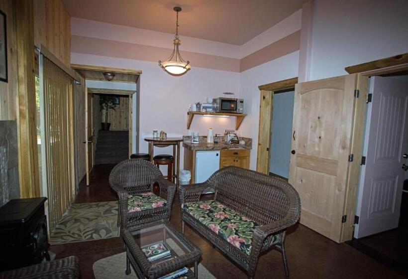 Студия Стандарт, Diamondstone Guest Lodges