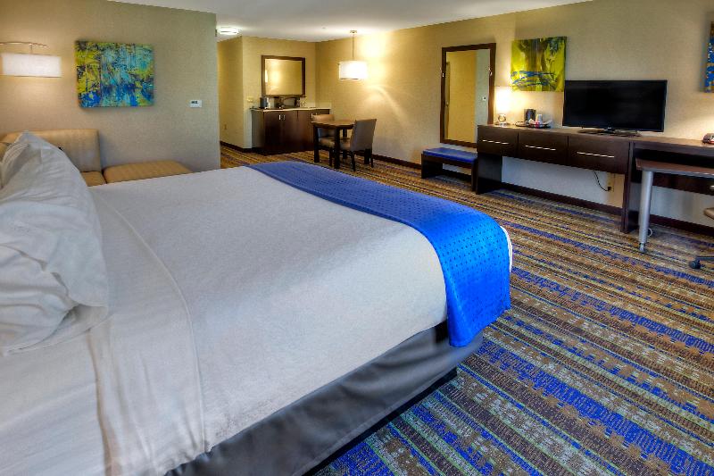 Люкс Кровать Кинг, Holiday Inn & Suites Tupelo North, An Ihg