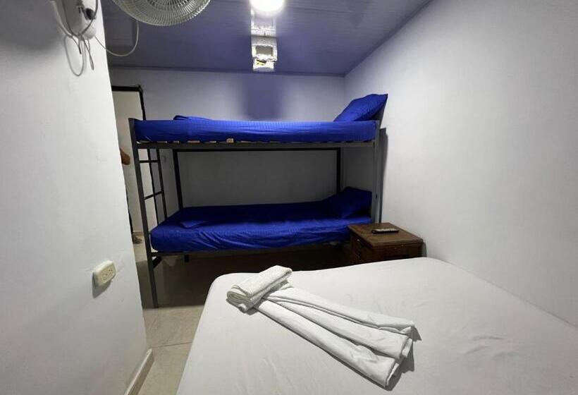 Quarto Familiar, Casa Alojamiento Las Acacias