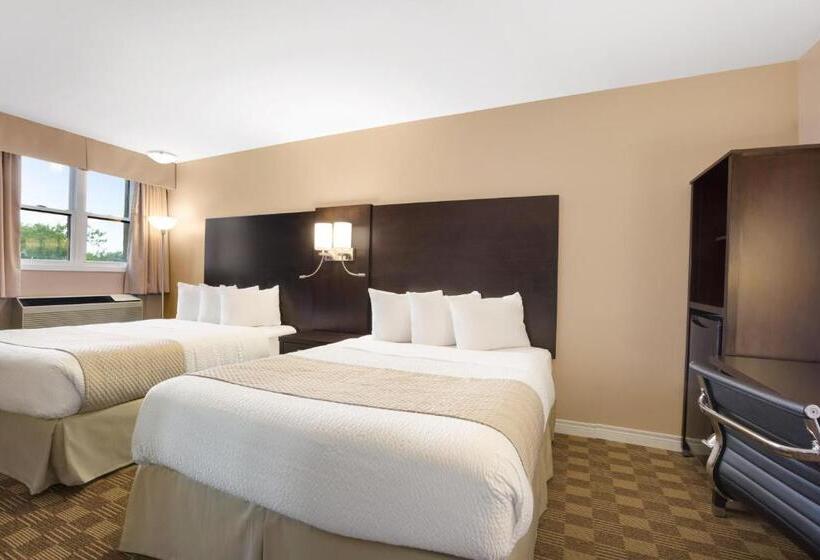 Номер Deluxe, Days Inn & Suites By Wyndham North Bay Downtown