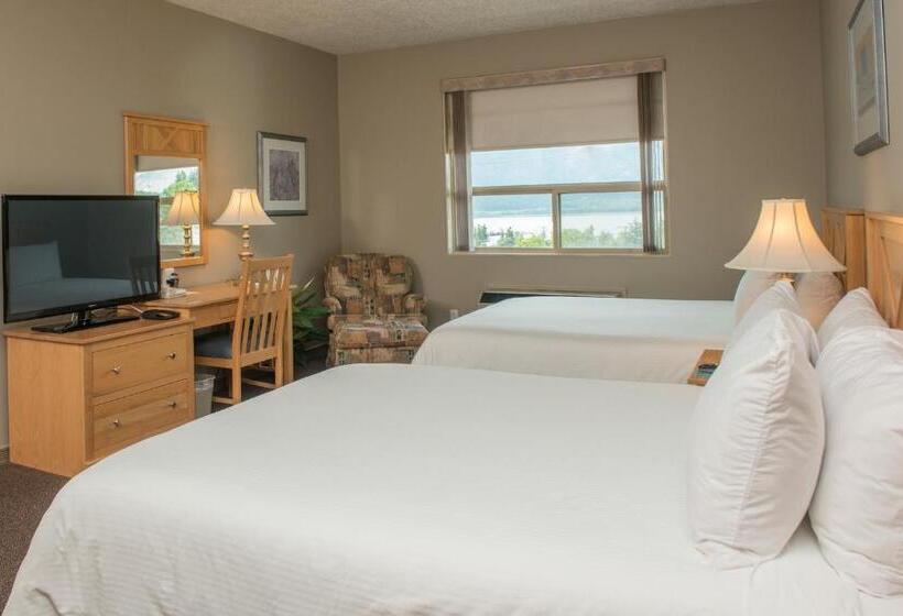 带2个双人床的标准工作室, Hilltop Inn  Salmon Arm