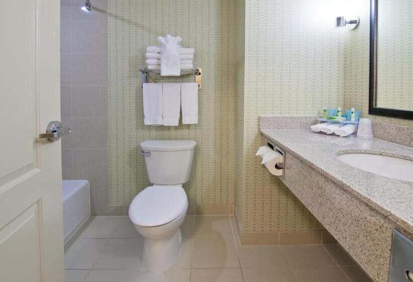 Номер Стандарт, Holiday Inn Express Fort Saskatchewan, An Ihg