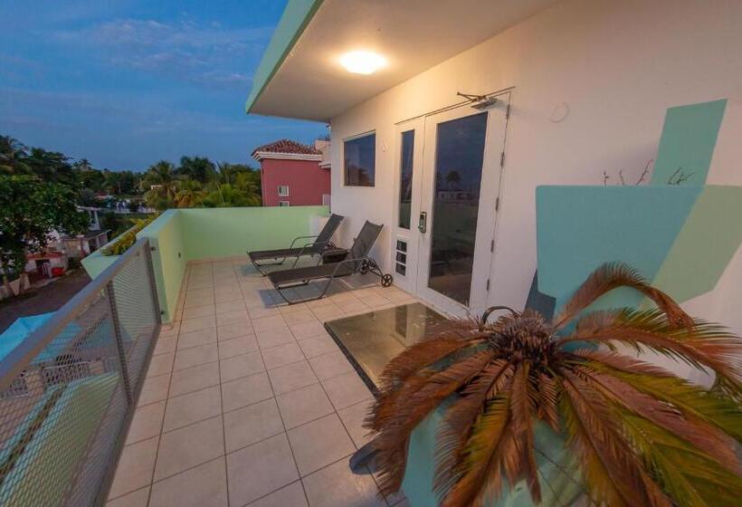 سوئیت با بالکن, Casa Verde