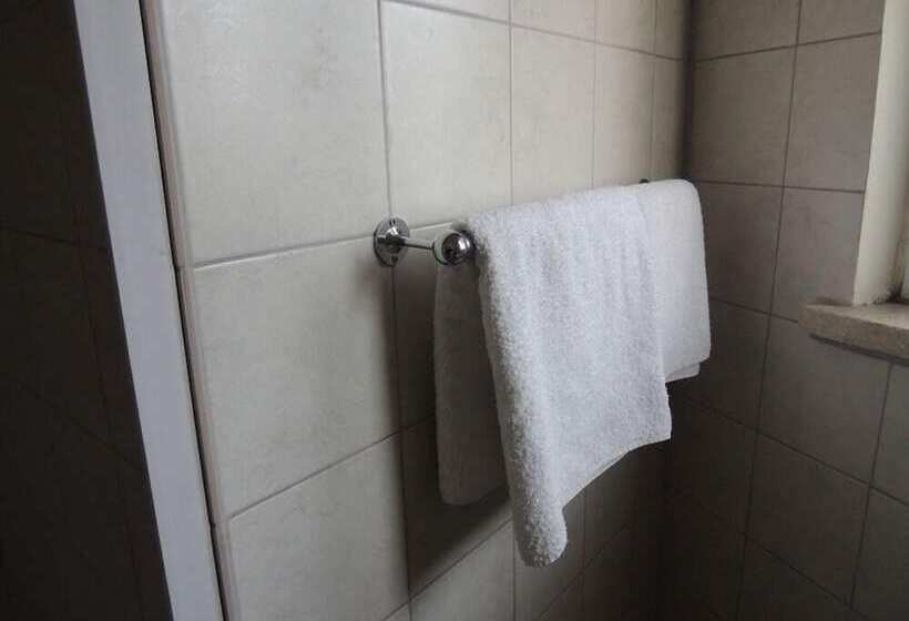 Chambre Standard Individuelle, Delphi