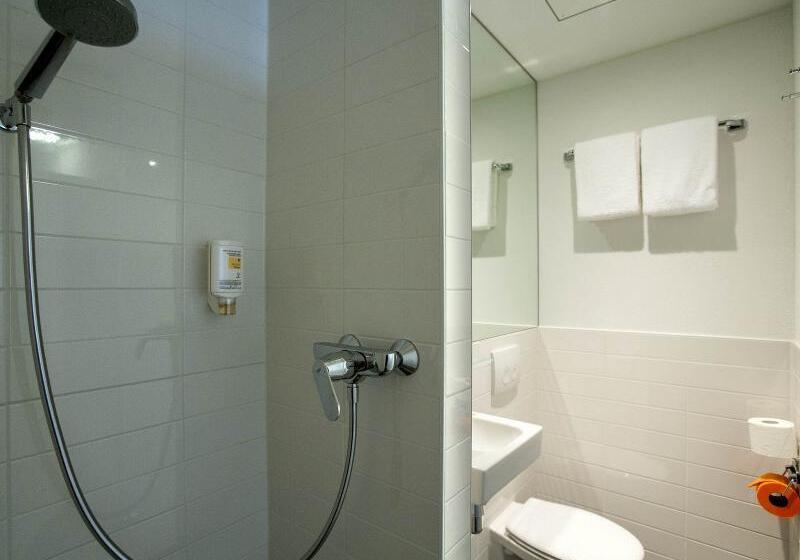 Quarto Triplo Estandar, Easyhotel Rotterdam City Centre
