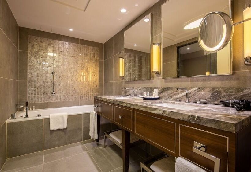 سوییت جونیور, International Hotel Tashkent