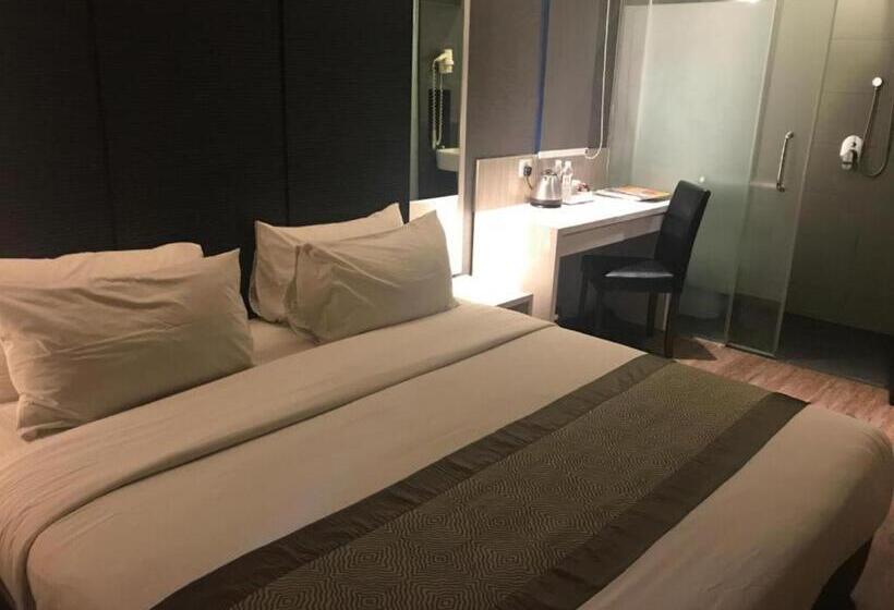 Номер Deluxe Кровать Кинг, Austin Paradise   Pulai Utama