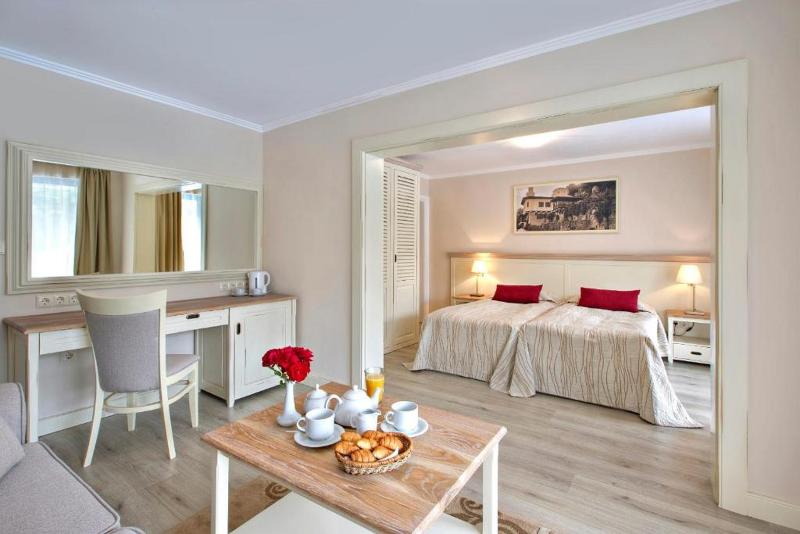 Полулюкс Вид на Парк, White Rock Castle Suite Hotel & Spa