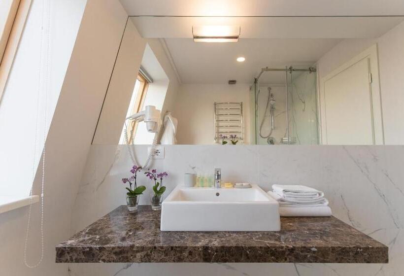 Quarto Superior, Uno Design