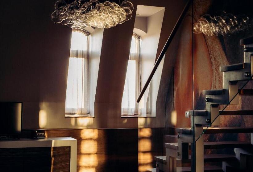 Suíte Deluxe, Uno Design