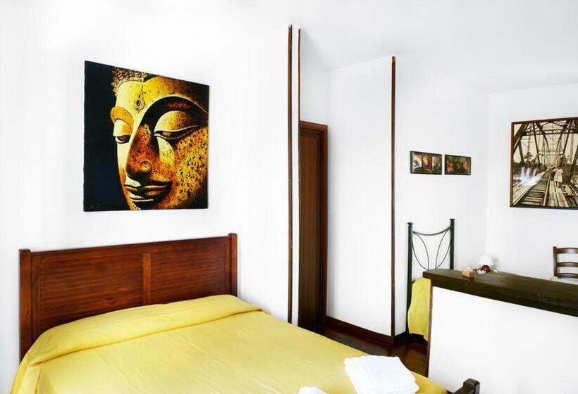 Quarto triplo standard com casa de banho exterior, Casa Gallasso