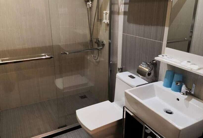 Номер Deluxe, Kk Waterfront