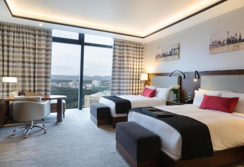 اتاق لوکس با چشم‌انداز شهر, Fairmont Baku  Flame Towers