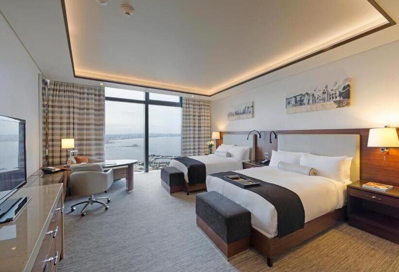 اتاق لوکس با چشم‌انداز باغ, Fairmont Baku  Flame Towers