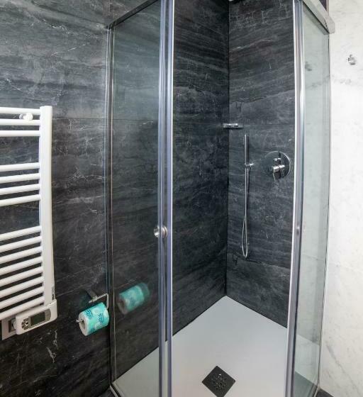 اتاق لوکس, Grandi 32