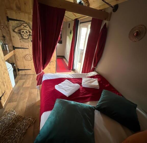 Семейное Студио, Gulliver S Valley, M1, Jct 31