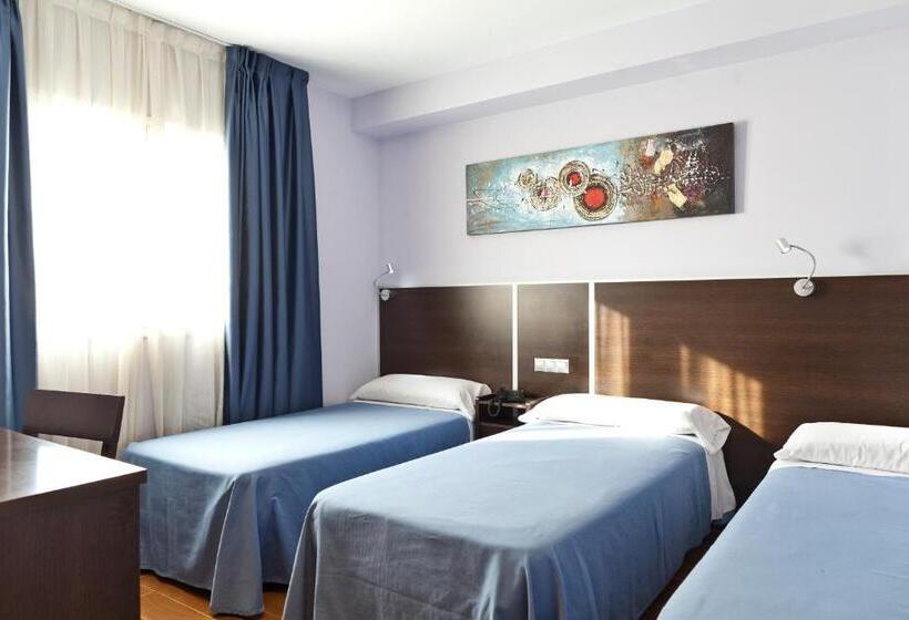 اتاق استاندارد سه نفره, Hostal Avenida Barajas