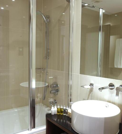 Номер Клуб, Park Grand Heathrow