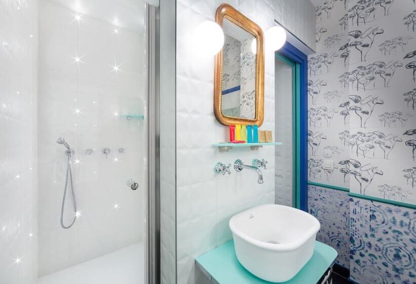 スーペリアールーム, Hôtel Crayon Rouge