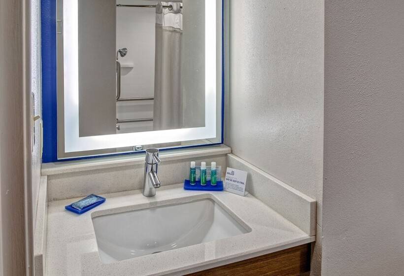 适合残疾人士使用的套间, Holiday Inn Express & Suites Crossville, An Ihg