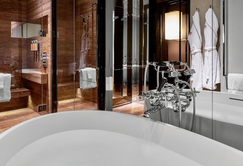 Номер Deluxe, Mandarin Oriental Guangzhou