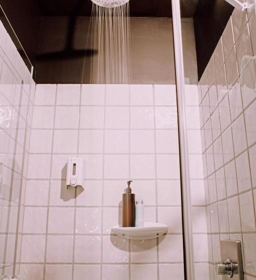 اتاق خانوادگی, Room00 Chueca Hostel