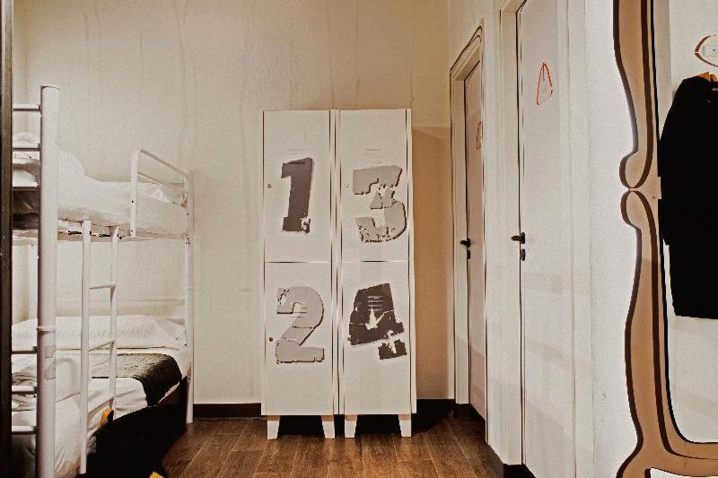 اتاق خانوادگی, Room00 Chueca Hostel