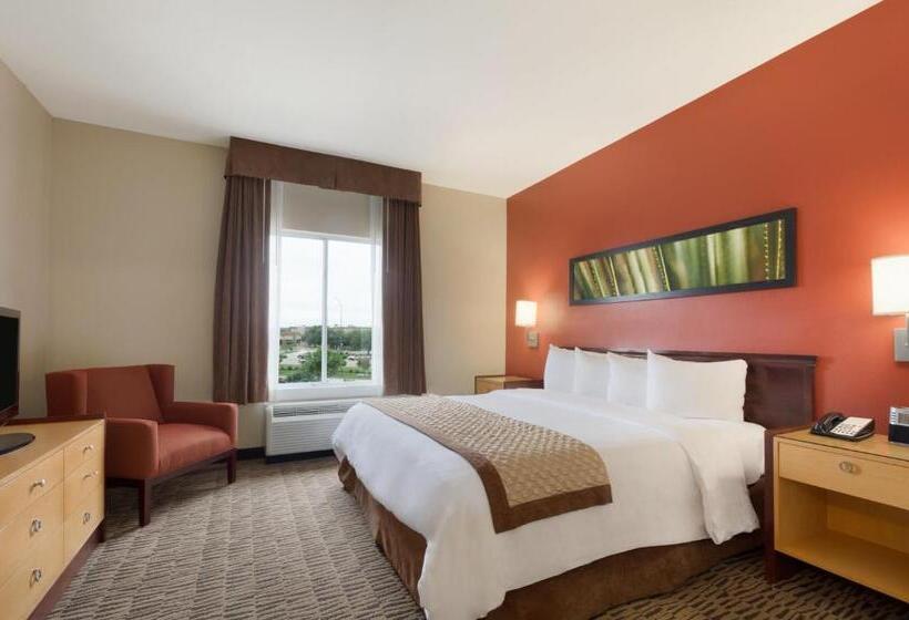 Люкс Кровать Кинг, Hawthorn Extended Stay By Wyndham College Station