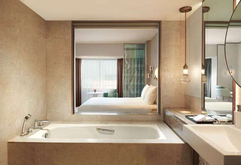 اتاق اجرایی با تخت بزرگ, Hilton Kyiv