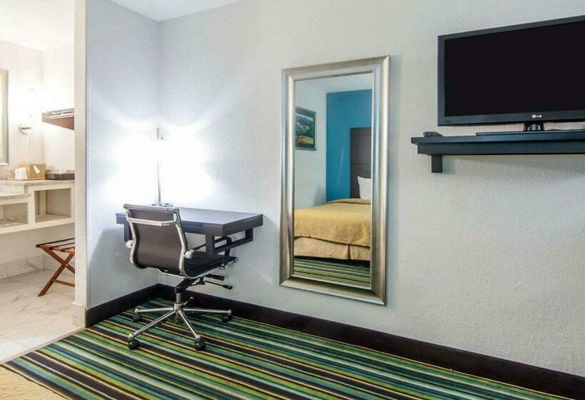 带2个双人床的标准工作室, Quality Inn & Suites
