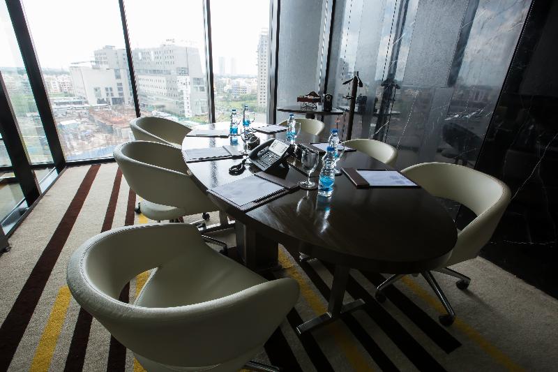 高级客房, Novotel Kolkata Hotel And Residences