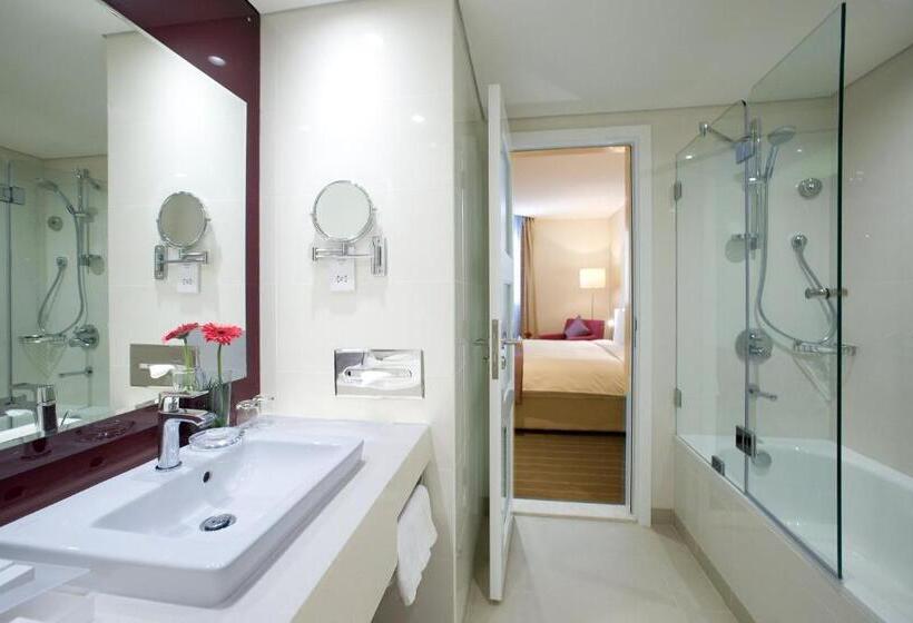 سوئیت با تخت بزرگ, Holiday Inn Alseeb Muscat, An Ihg