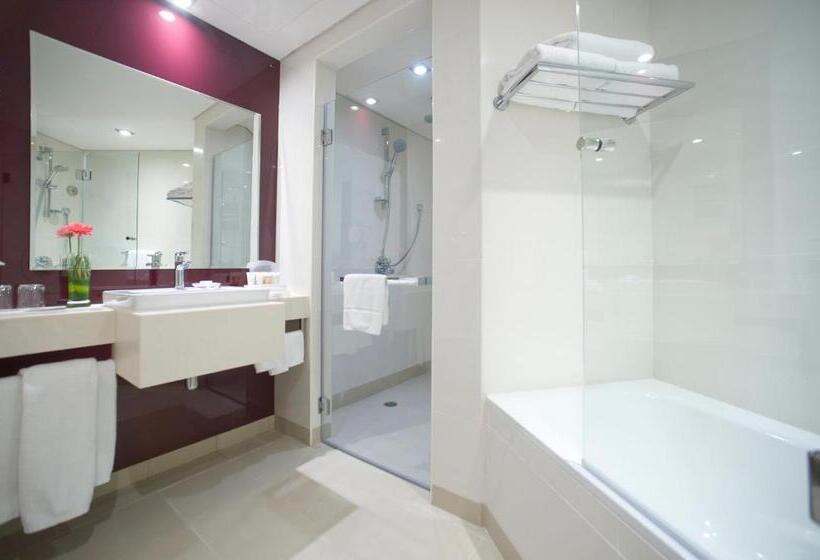 اتاق استاندارد با چشم‌انداز استخر, Holiday Inn Alseeb Muscat, An Ihg