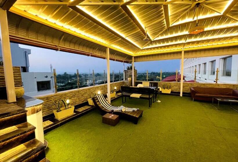 Люкс, Ramada Neemrana