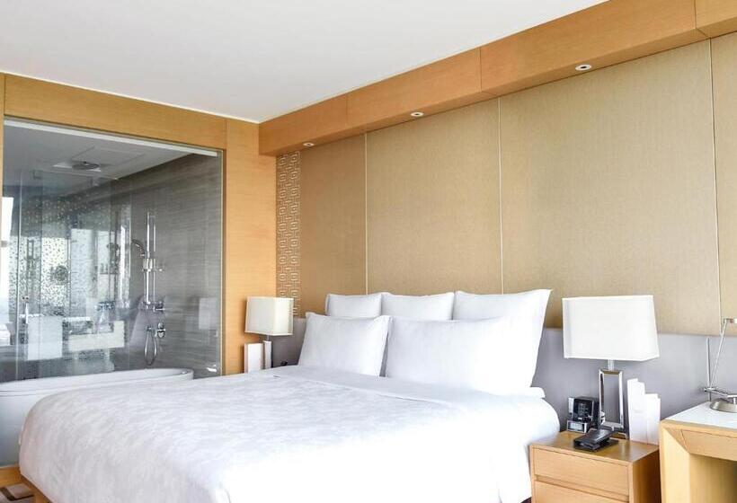 Номер Superior Кровать Кинг, Langham Place Guangzhou   Walking Distance To Canton Fair & Overseas Buyers Registration Service