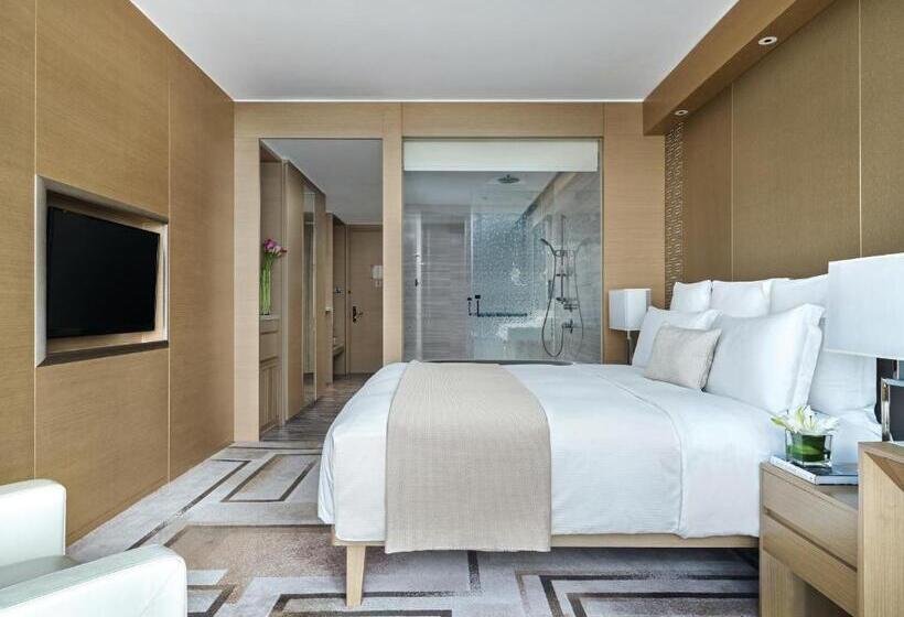 Номер Superior, Langham Place Guangzhou   Walking Distance To Canton Fair & Overseas Buyers Registration Service