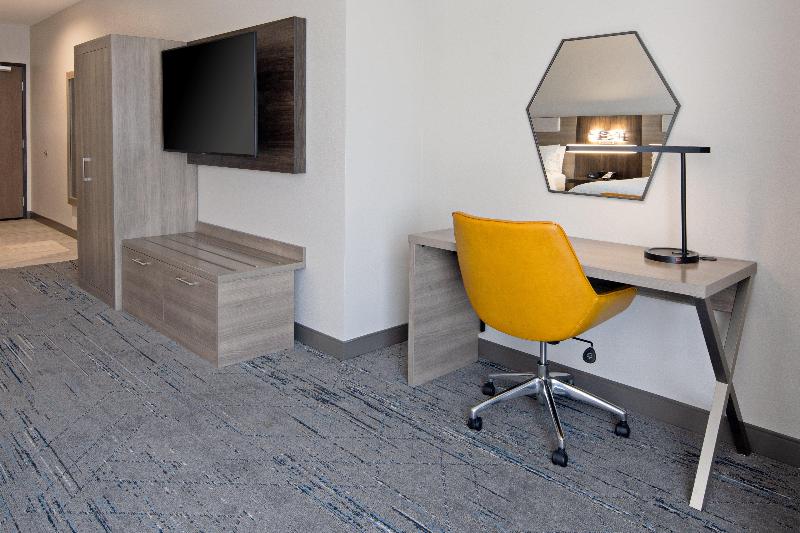 Номер Стандарт Кровать Кинг Адаптированный для Инвалидов, Holiday Inn Express & Suites   Valencia   Santa Clarita, An Ihg