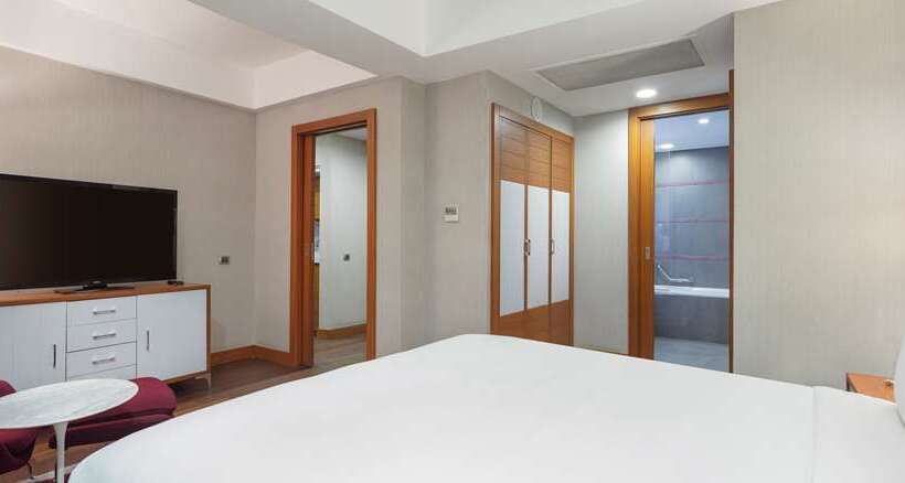 Люкс Повышенной Комфортности, Hilton Wuhan Optics Valley
