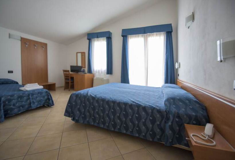اتاق استاندارد سه نفره, Resort Isola Rossa