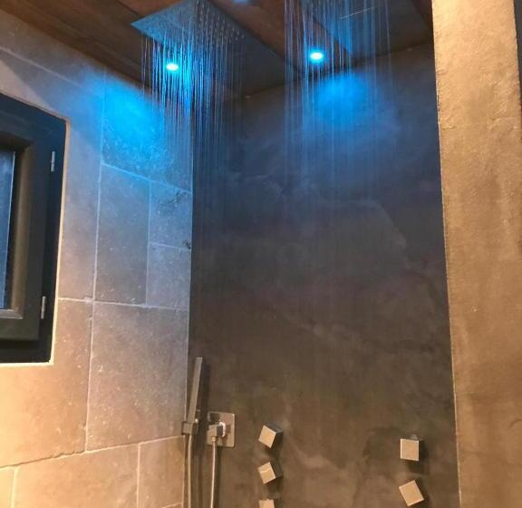 套房配有游泳池, Villa Occitana