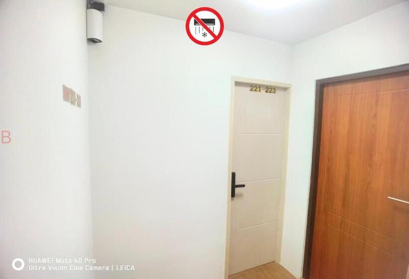 Семейный Номер Совместный Санузел, Yyk Hostel 24h
