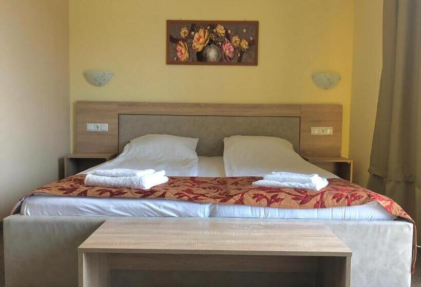 Quarto Triplo Estandar com Sacada, Maria Garden