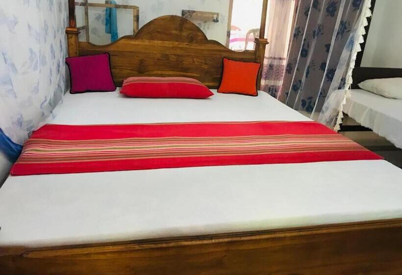 חדר משפחתי, Charitha Rest