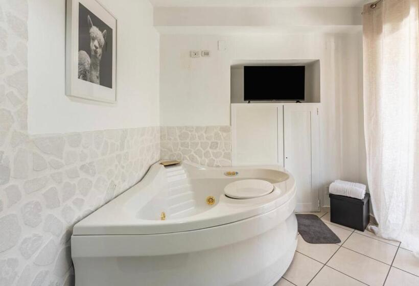 اتاق لوکس چهار تخته, B&b Civico 8