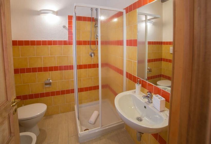 Номер Стандарт Трехместный, Olbia Domus Inn