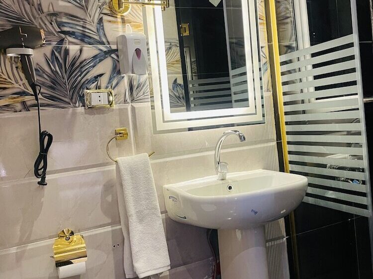 اتاق لوکس چهار تخته, Cairo Inn