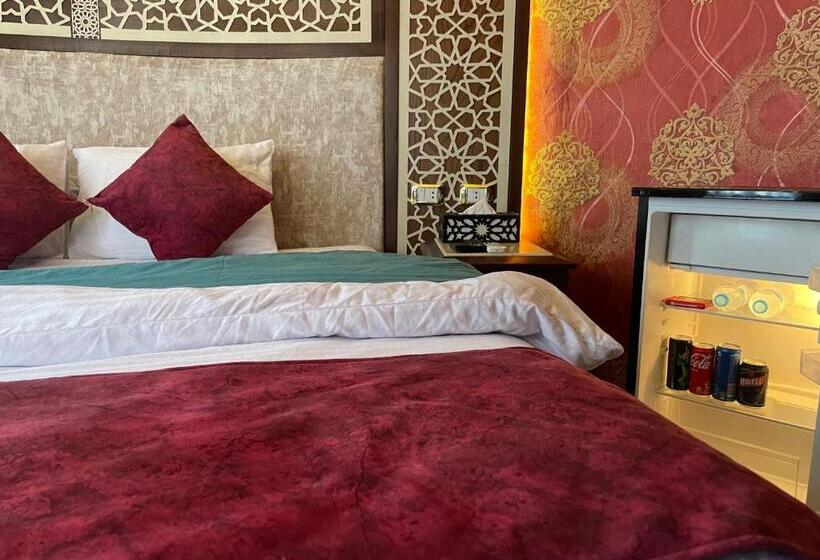 اتاق لوکس با بالکن, Cairo Inn