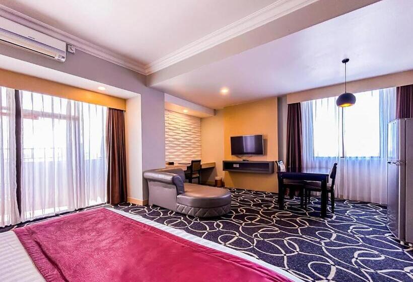 Люкс Премиум, Planet Holiday Hotel & Residence