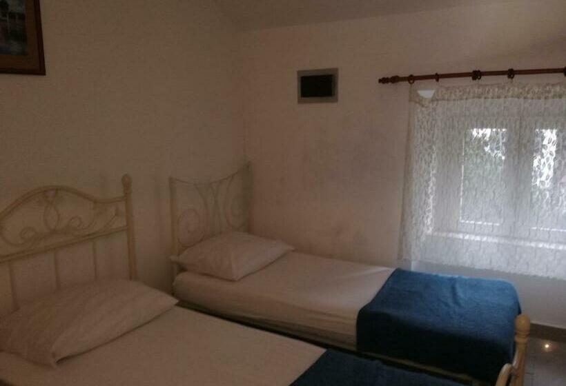 חדר סטנדרט לשלושה, Rooms Garden