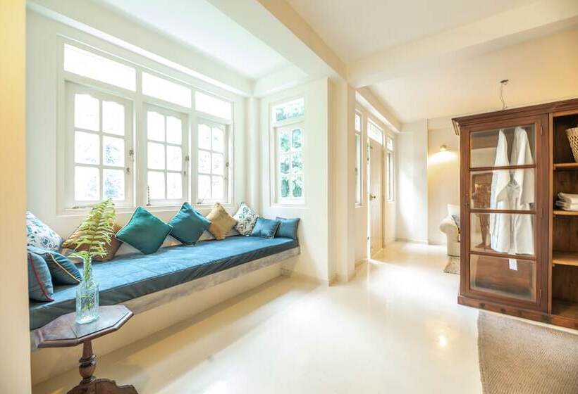 Полулюкс Вид на Сад, The Sun House